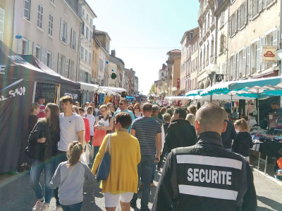 Sécurité événementielle pour marché en ville en Auvergne Rhone Alpes Objective Security